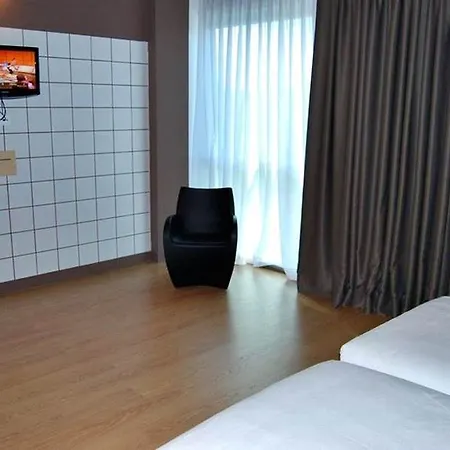 מלון Ele Hotelandgo Arasur 3*